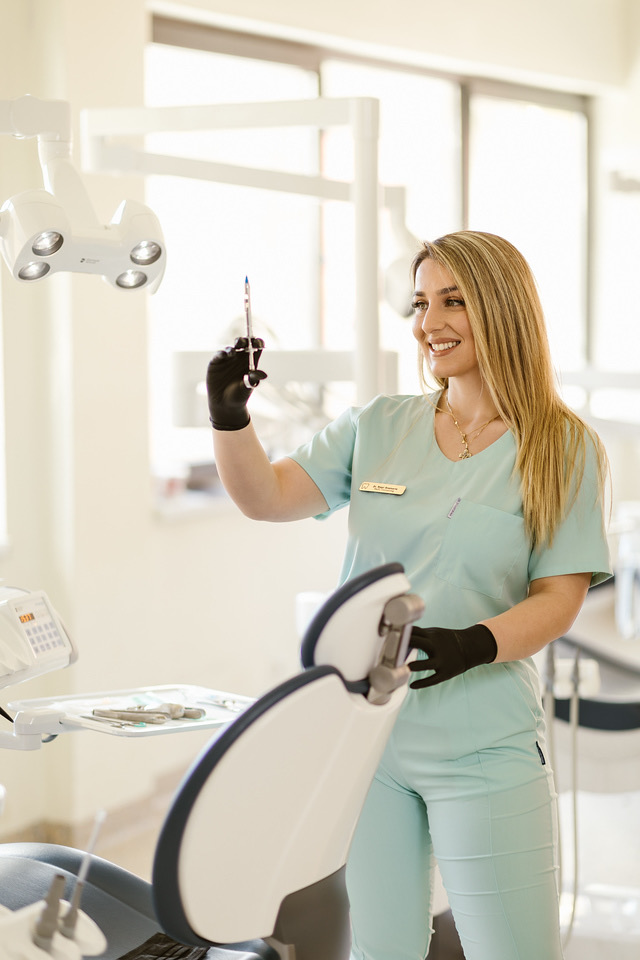Dr. Anamaria Rjepi në klinikën Regal Dental